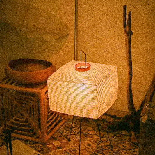 Yoko - Lámpara de pie con trípode cúbico | Promo 2x1